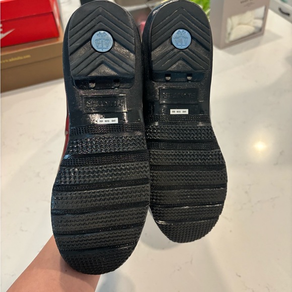 Size 8 hunter boots and a pair of black & a pair of white Hunter socks in Large - Picture 7 of 13